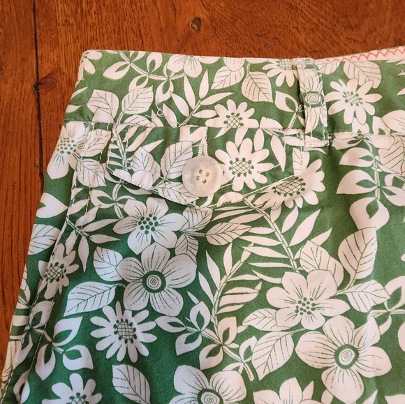 Green and White Skirt - Picture 4 of 4